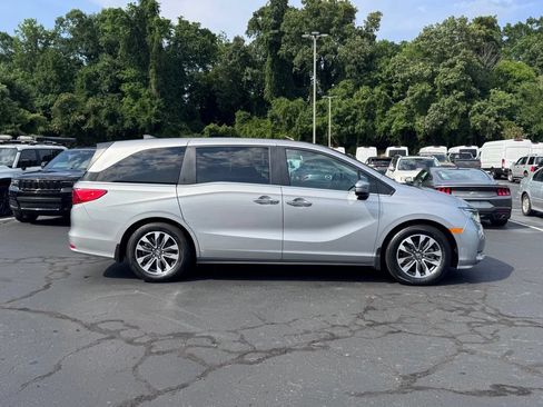 Used 2023 Honda Odyssey EX-L image 4