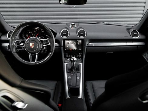 Used 2024 Porsche 718 Cayman image 17