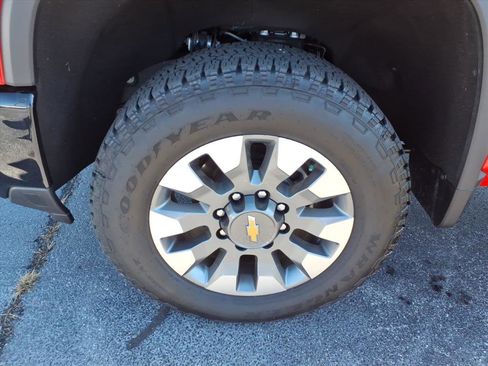 Used 2025 Chevrolet Silverado 2500 Custom w/ Custom Convenience Package image 12