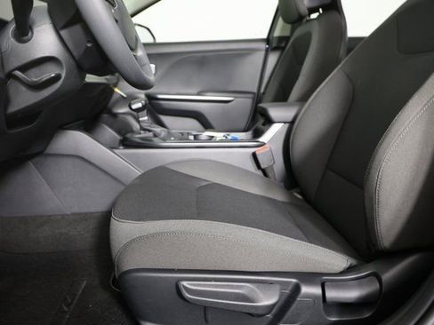 New 2026 Kia K4 LXS image 10