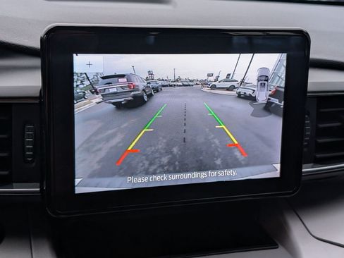 Used 2023 Ford Explorer XLT w/ Equipment Group 202A AWD/4WD image 19