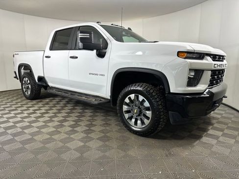 Used 2022 Chevrolet Silverado 2500 Custom w/ Custom Value Package image 2