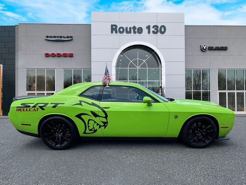 Used 2023 Dodge Challenger SRT Hellcat w/ Driver Convenience Group RWD image 5
