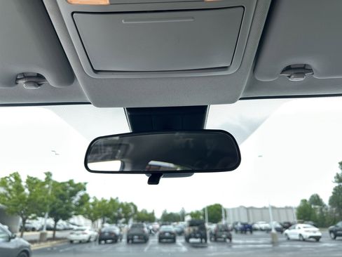 Used 2018 Toyota RAV4 LE FWD image 27