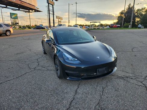Used 2022 Tesla Model 3 RWD image 2