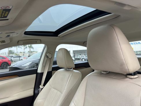 Used 2016 Lexus ES 300h Hybrid image 20