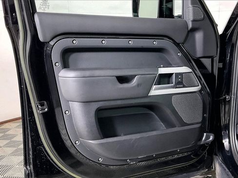 Used 2023 Land Rover Defender 110 X-Dynamic SE image 22