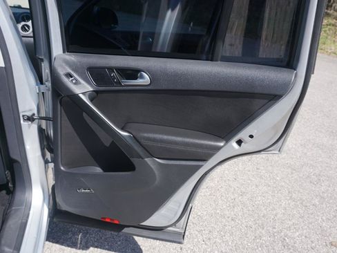 Used 2015 Volkswagen Tiguan SEL FWD image 17