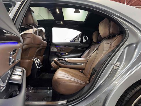 Used 2018 Mercedes-Benz S 560 Sedan image 8