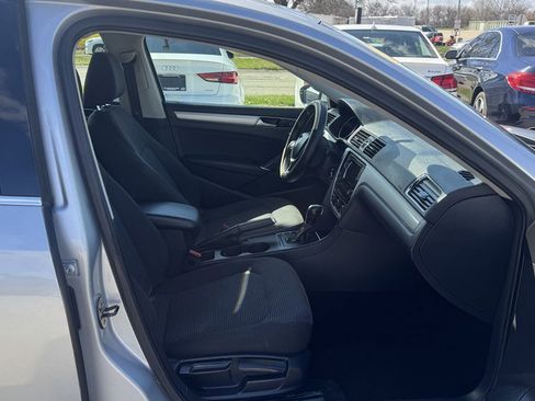 Used 2016 Volkswagen Passat 1.8T S image 28