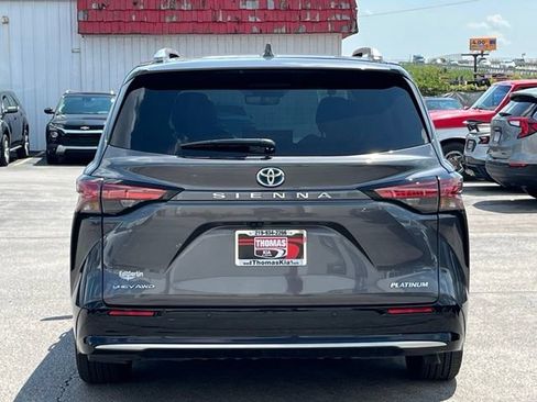 Used 2025 Toyota Sienna Platinum AWD/4WD image 11