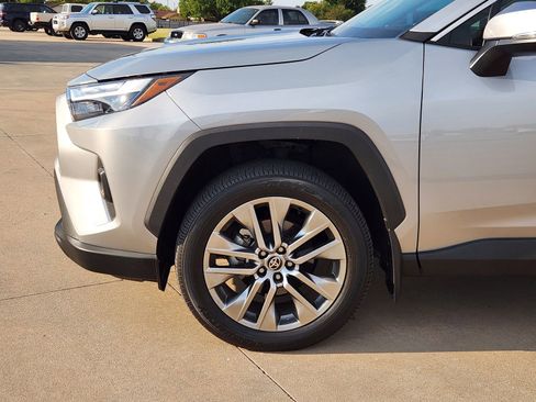Used 2023 Toyota RAV4 XLE Premium image 9