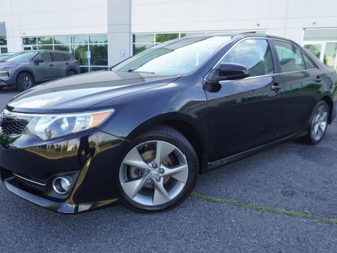 Used 2012 Toyota Camry SE FWD image 3