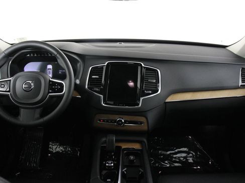 Certified 2023 Volvo XC90 T8 Plus w/ Protection Package Premier AWD/4WD image 7