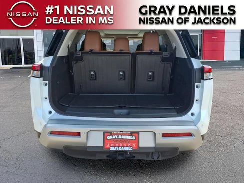 Certified 2025 Nissan Pathfinder Platinum w/ Cargo Package FWD image 9