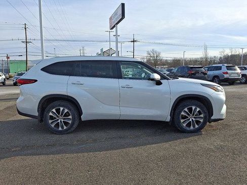 Certified 2023 Toyota Highlander XLE image 28