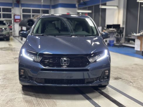 New 2026 Honda Odyssey Touring image 2