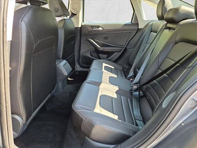Used 2024 Volkswagen Jetta SE FWD image 18