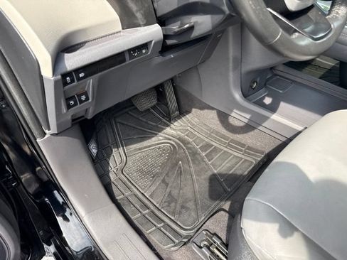 Used 2023 Toyota Sienna XLE FWD image 16