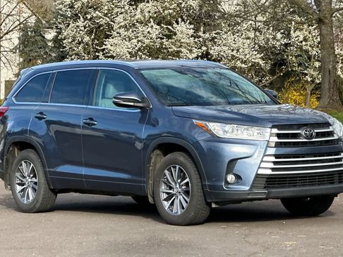 Used 2017 Toyota Highlander XLE image 9