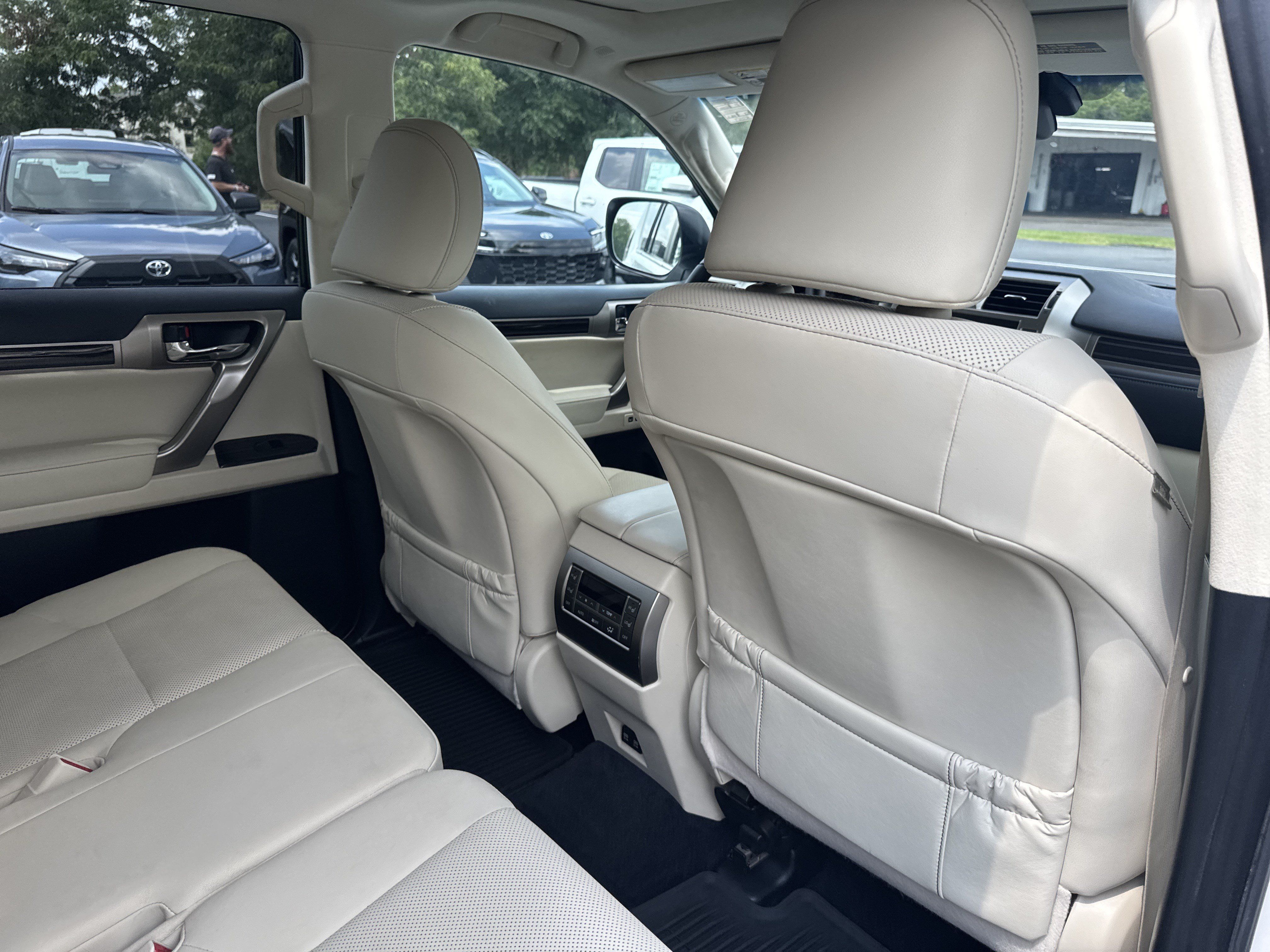 Used 2021 Lexus GX 460 Premium w/ Premium Package AWD/4WD image 31