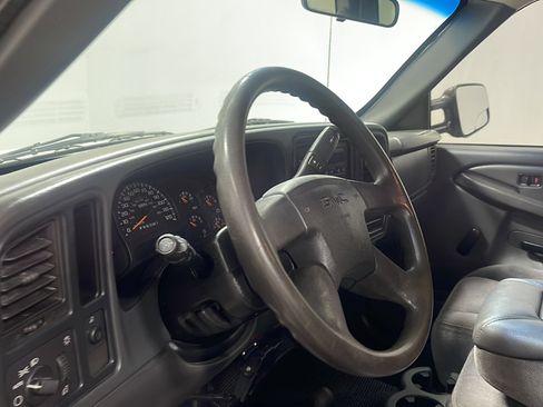Used 2006 GMC Sierra 2500 W/T w/ Heavy-Duty Power Package AWD/4WD image 9