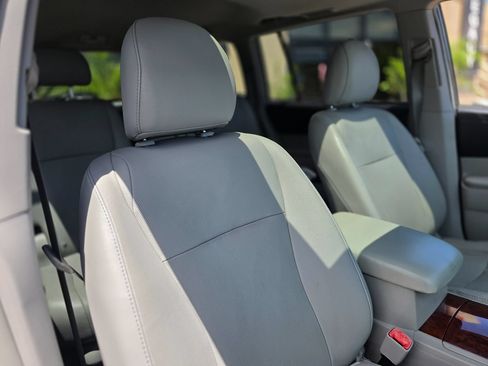 Used 2012 Toyota Highlander Limited w/ Tow Pkg FWD image 12