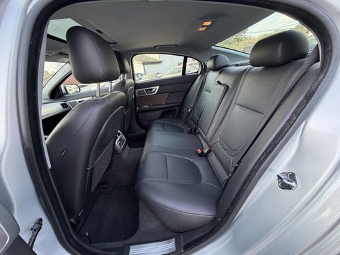 Used 2014 Jaguar XF RWD image 11