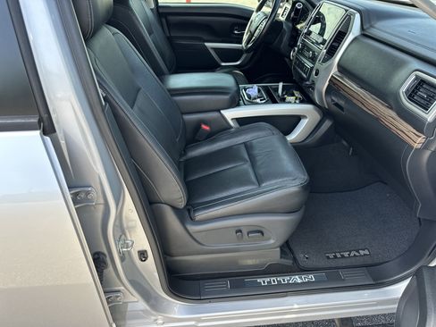 Used 2020 Nissan Titan SL w/ Moonroof Package RWD image 13