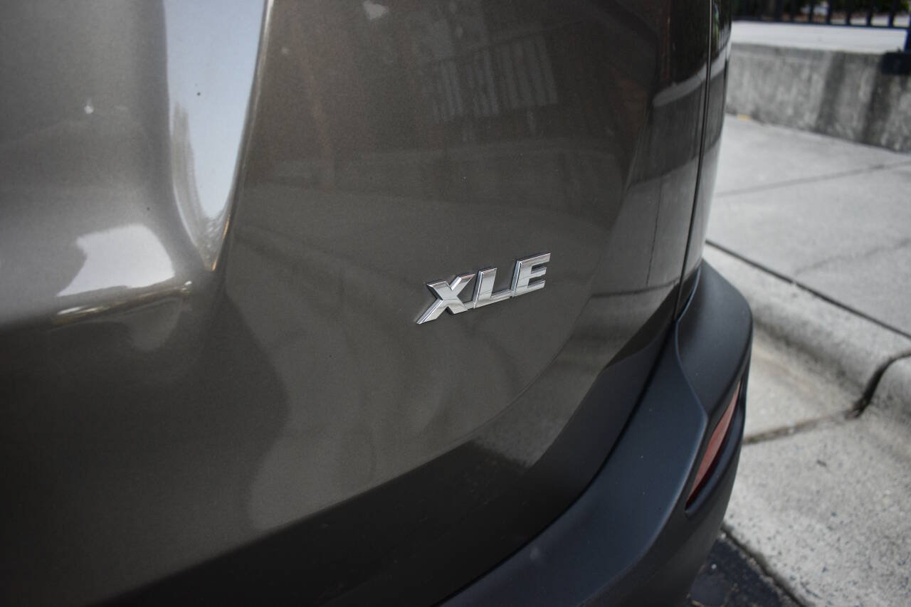 Used 2015 Toyota RAV4 XLE FWD image 31