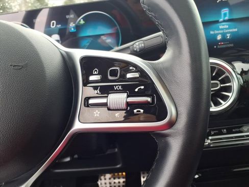 Used 2023 Mercedes-Benz GLA 250 4MATIC image 27