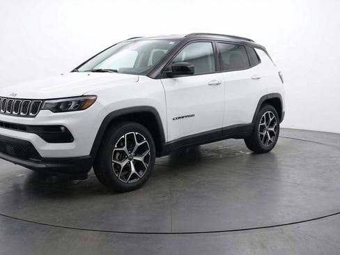 Used 2025 Jeep Compass Limited image 3