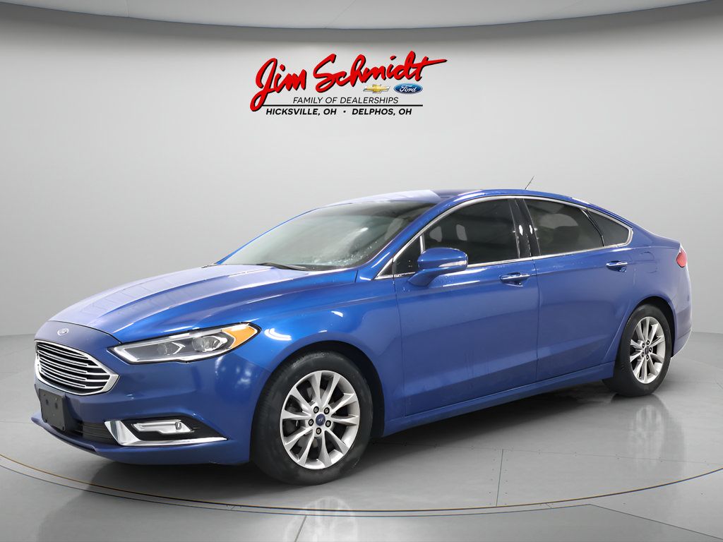 Used 2017 Ford Fusion SE FWD image 2