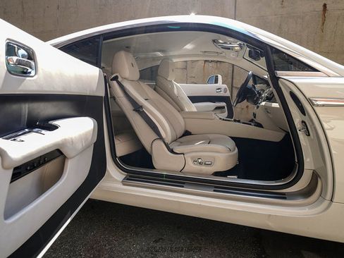 Used 2017 Rolls-Royce Wraith RWD image 44