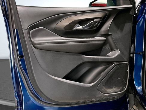 Used 2023 GMC Terrain SLE w/ Driver Convenience Package image 24