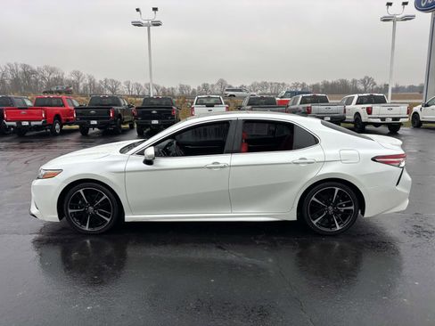 Used 2018 Toyota Camry XSE image 5