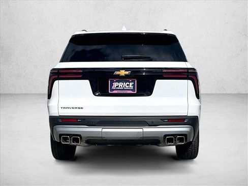 Used 2025 Chevrolet Traverse LT FWD image 4