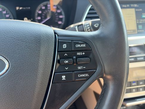 Used 2016 Hyundai Sonata Limited w/ Option Group 02 FWD image 24