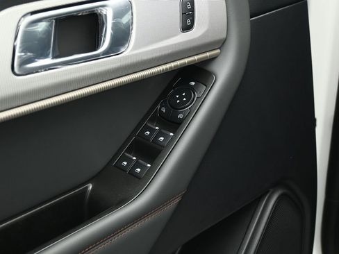 New 2026 Ford Explorer Active RWD image 9