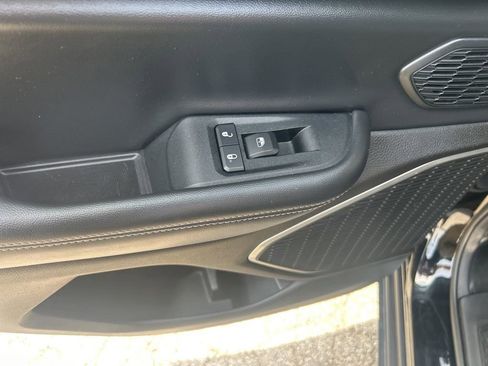 Used 2022 Jeep Grand Cherokee Limited AWD/4WD image 12