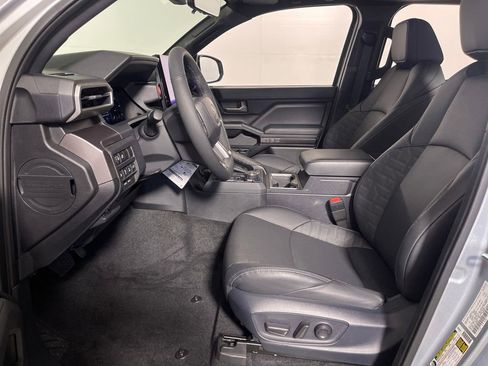 Certified 2025 Toyota Tacoma TRD Off-Road image 12