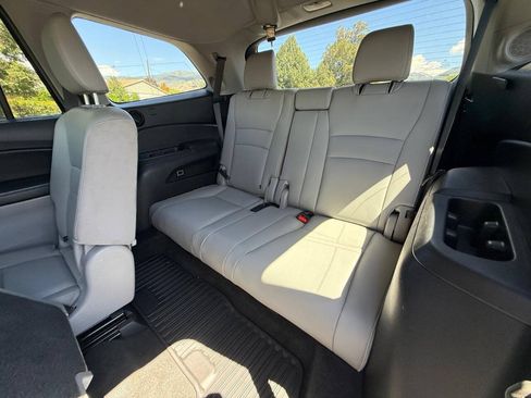 Used 2016 Honda Pilot Touring image 12