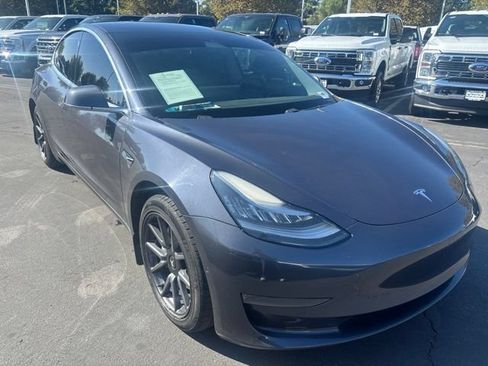 Used 2020 Tesla Model 3 Standard Range RWD image 1