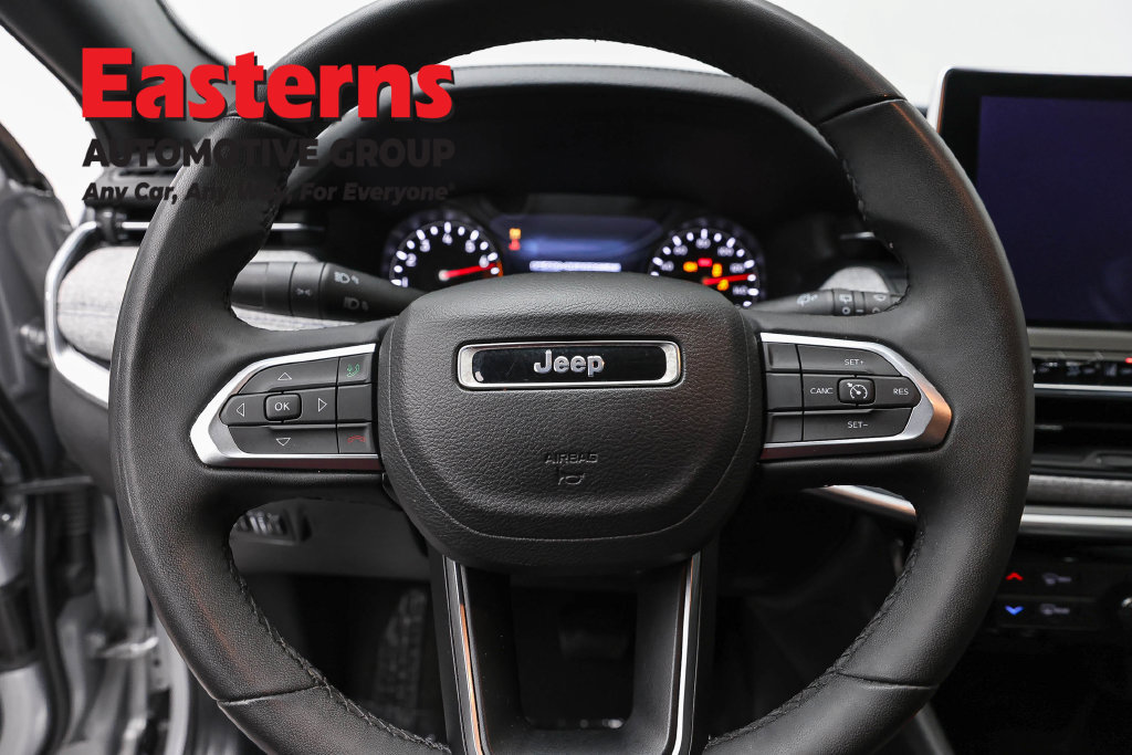 Used 2024 Jeep Compass Latitude AWD/4WD image 11