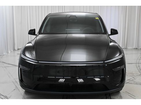 Used 2026 Tesla Model Y Long Range RWD image 3