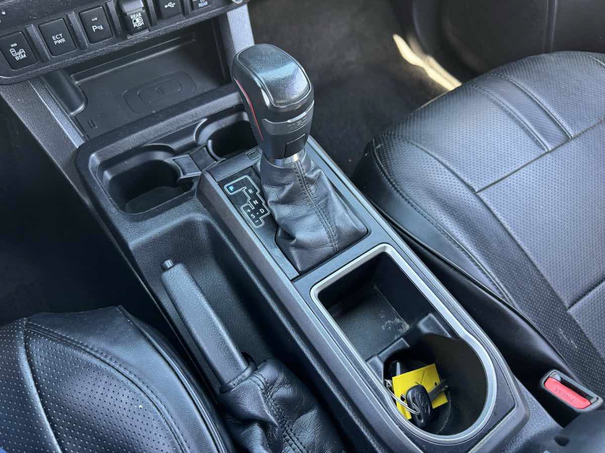 Used 2020 Toyota Tacoma TRD Off-Road w/ Technology Package AWD/4WD image 36