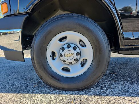 New 2025 Chevrolet Express 2500 Work Van image 28