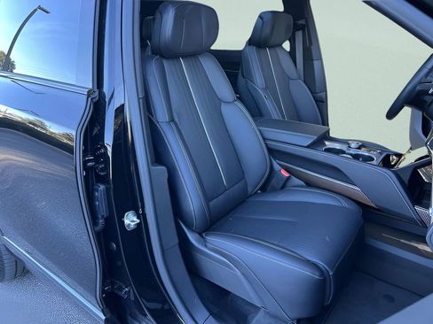 Used 2026 Cadillac Vistiq Sport image 27