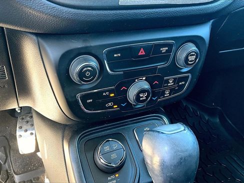 Used 2018 Jeep Compass Trailhawk image 29