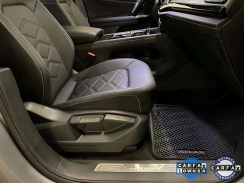 Used 2025 Volkswagen Atlas Cross Sport SE w/ Black Wheel Package image 81